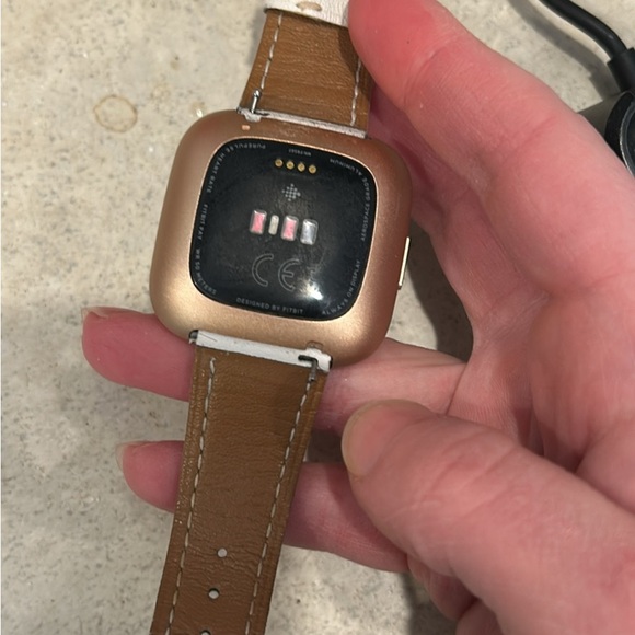 Fitbit Versa 2 with charger - Picture 2 of 4